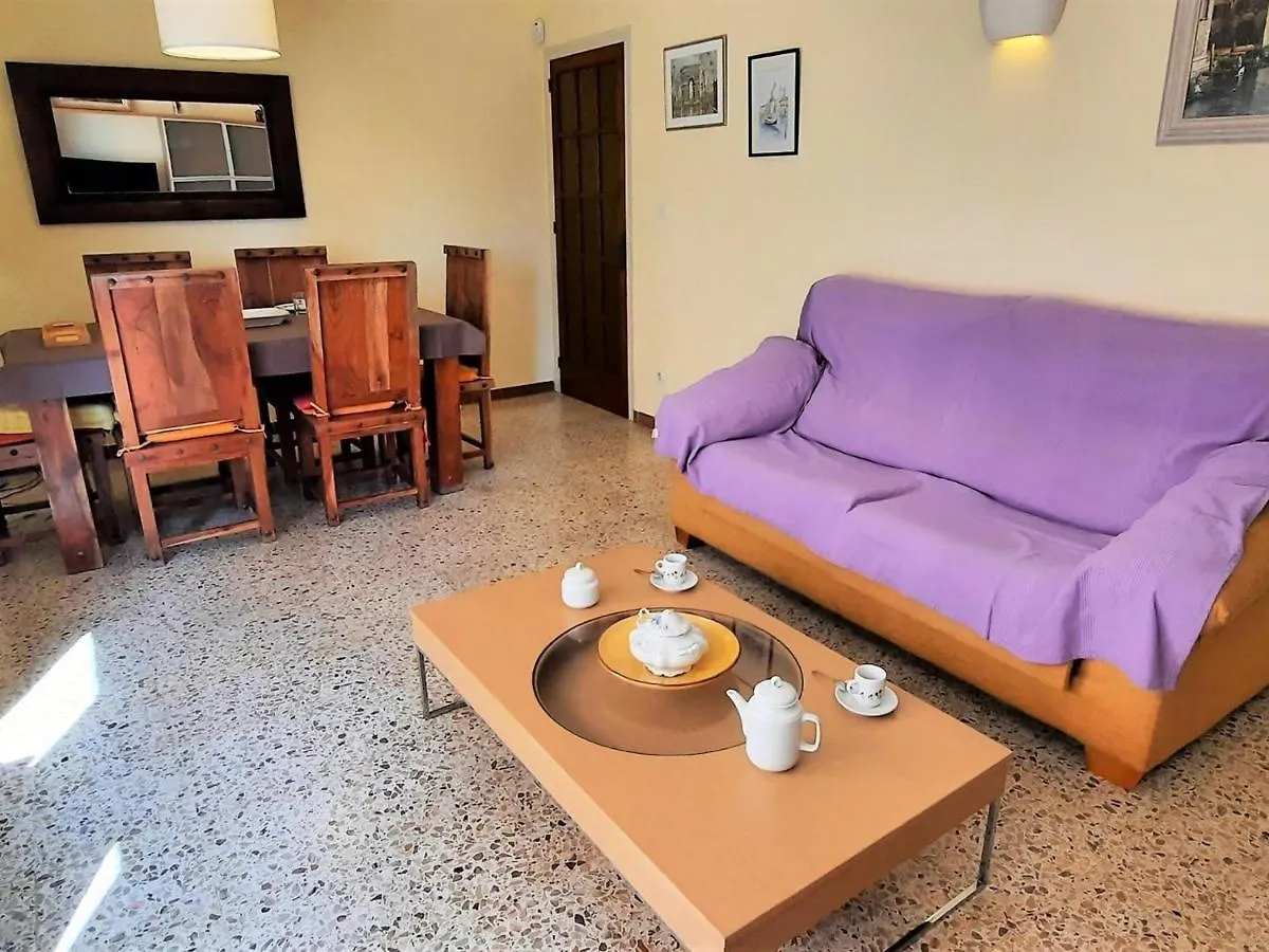 Apartamento En Llanca Con 2 Habitaciones, Cocina Equipada Y Estacionamiento - Ideal Para Familias - Es-170-42 Spain